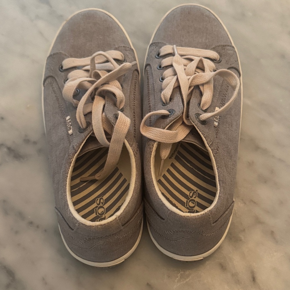 Gray Canvas Taos sneakers 8 1/2 - Picture 2 of 6